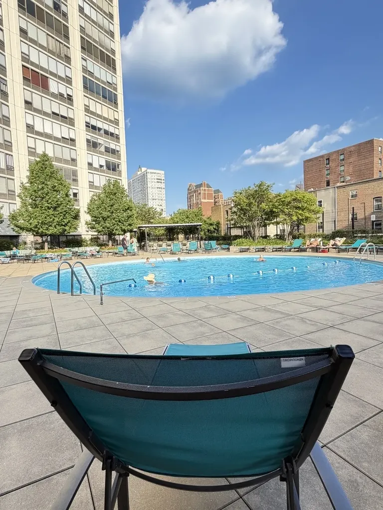3930 North Pine Grove Avenue Chicago IL 60613