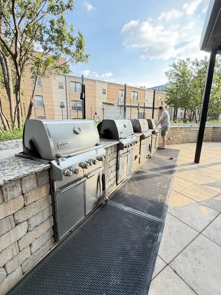 3930 North Pine Grove Avenue Chicago IL 60613