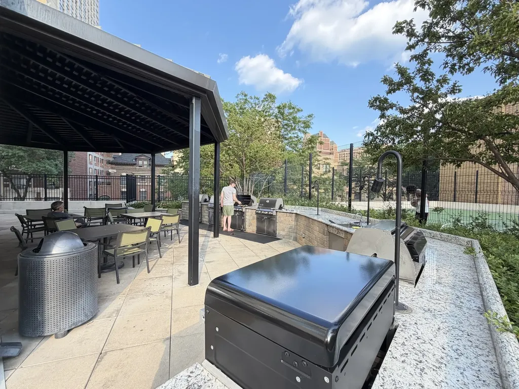 3930 North Pine Grove Avenue Chicago IL 60613