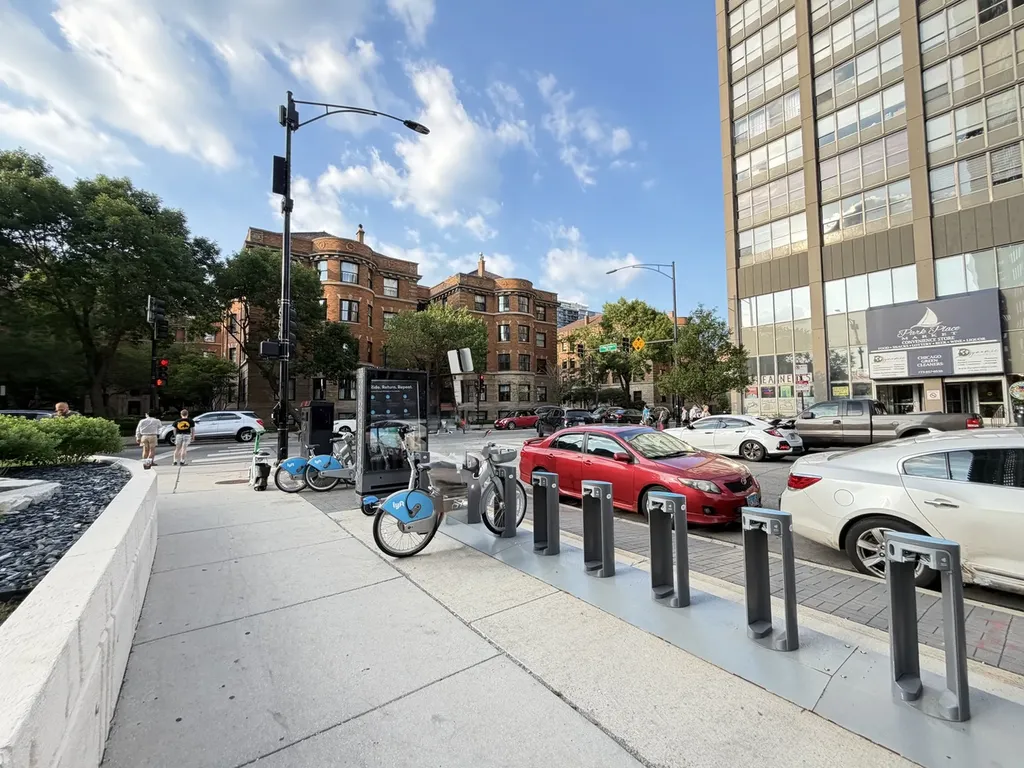 3930 North Pine Grove Avenue Chicago IL 60613