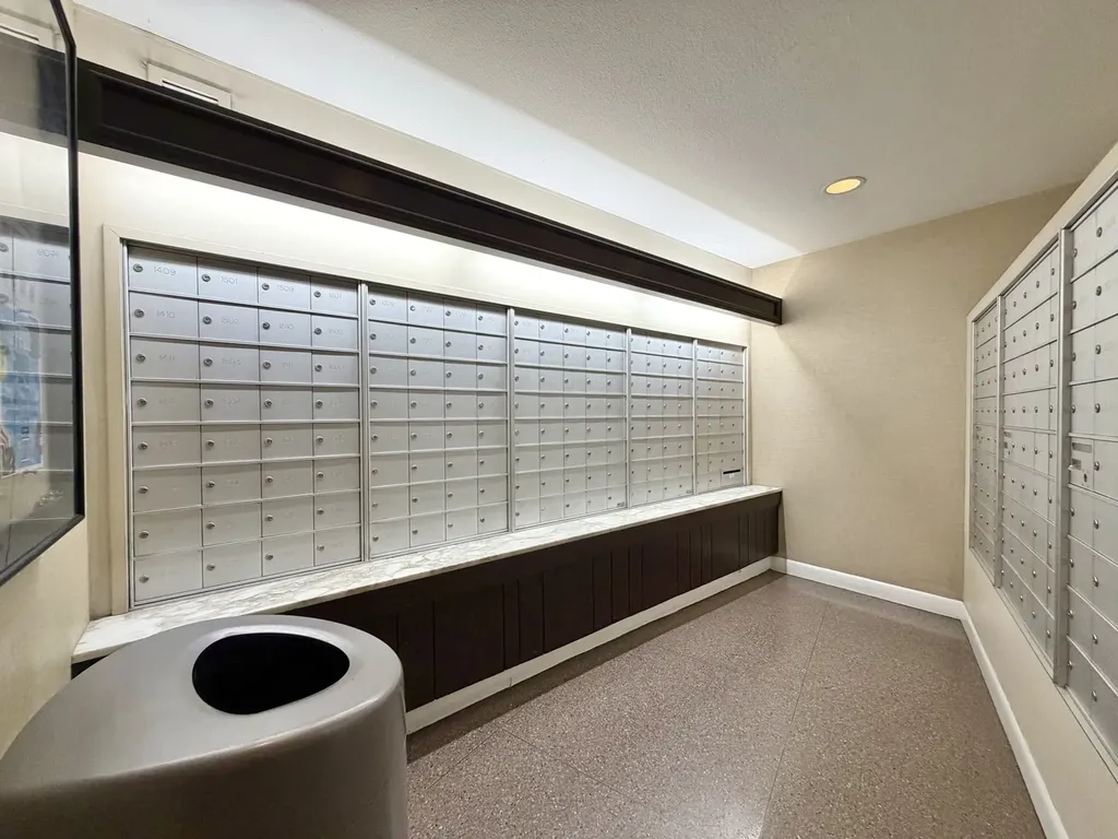 3930 North Pine Grove Avenue Chicago IL 60613