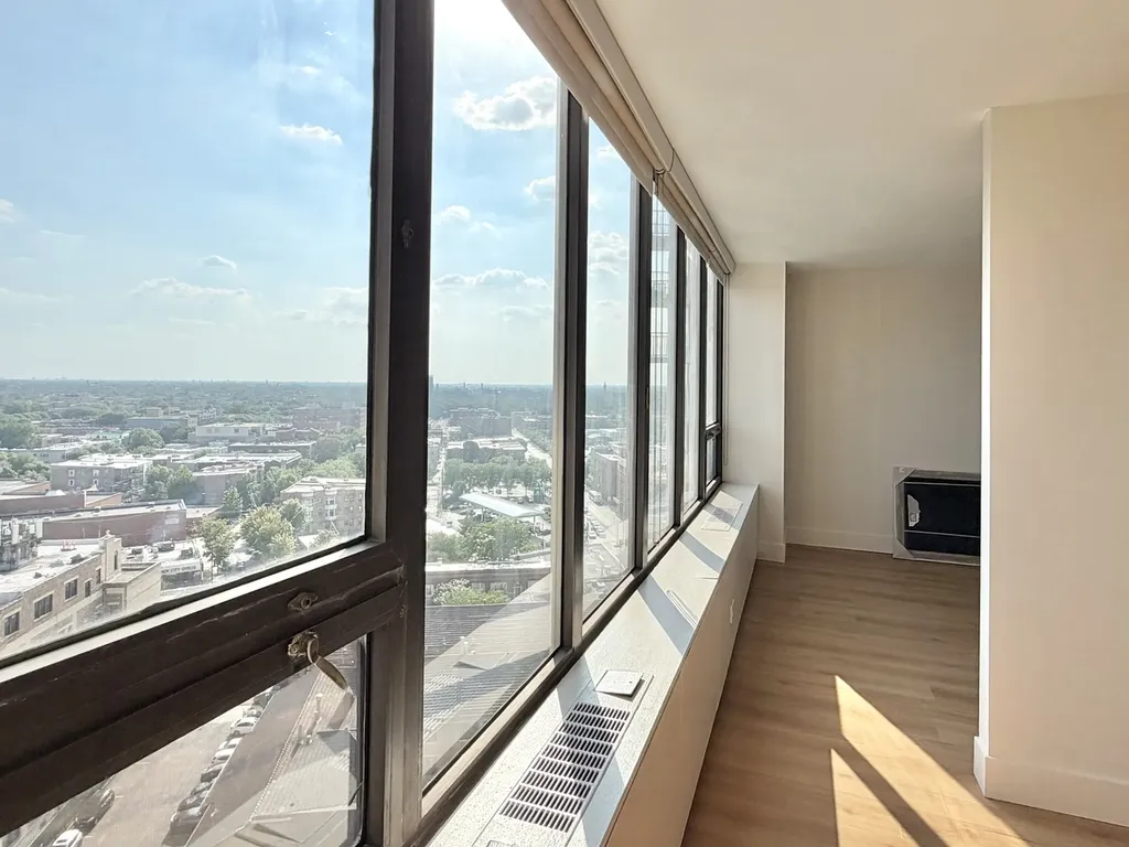 3930 North Pine Grove Avenue Chicago IL 60613