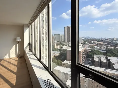3930 North Pine Grove Avenue Chicago IL 60613