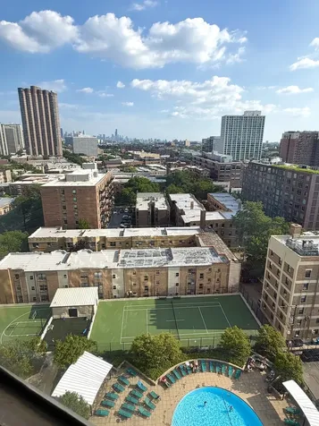 3930 North Pine Grove Avenue Chicago IL 60613