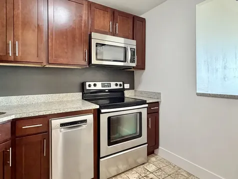 3930 North Pine Grove Avenue Chicago IL 60613