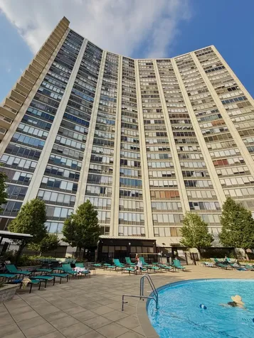 3930 North Pine Grove Avenue Chicago IL 60613