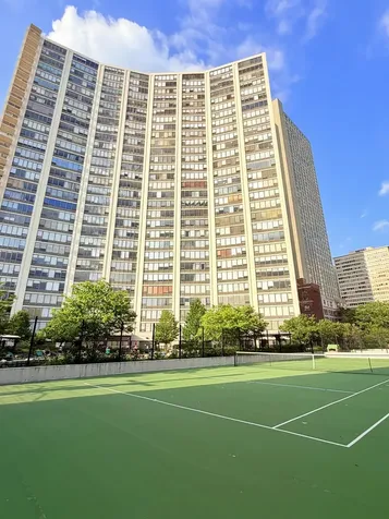 3930 North Pine Grove Avenue Chicago IL 60613