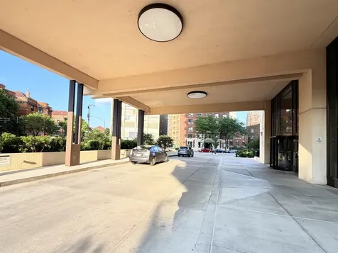 3930 North Pine Grove Avenue Chicago IL 60613