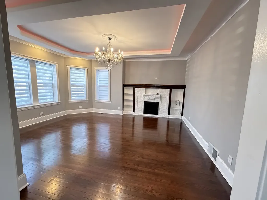 6035 South Campbell Avenue Chicago IL 60629