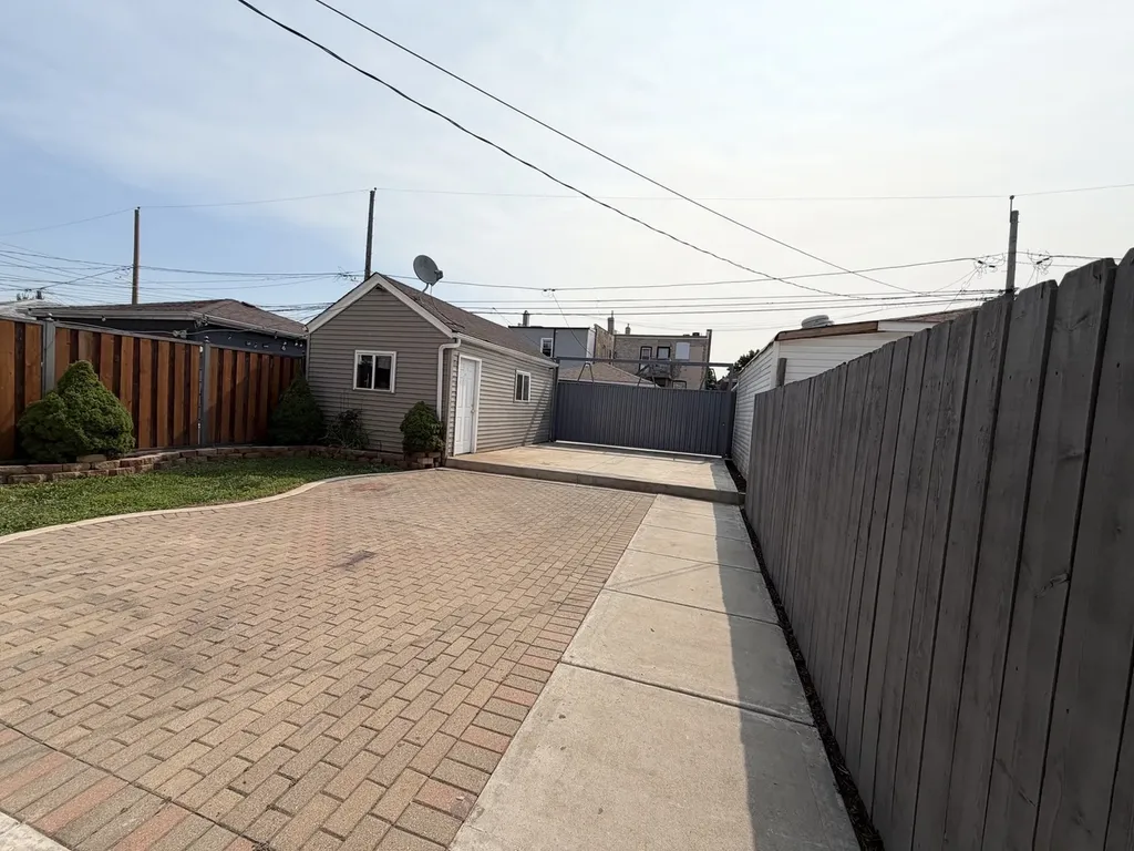 6035 South Campbell Avenue Chicago IL 60629