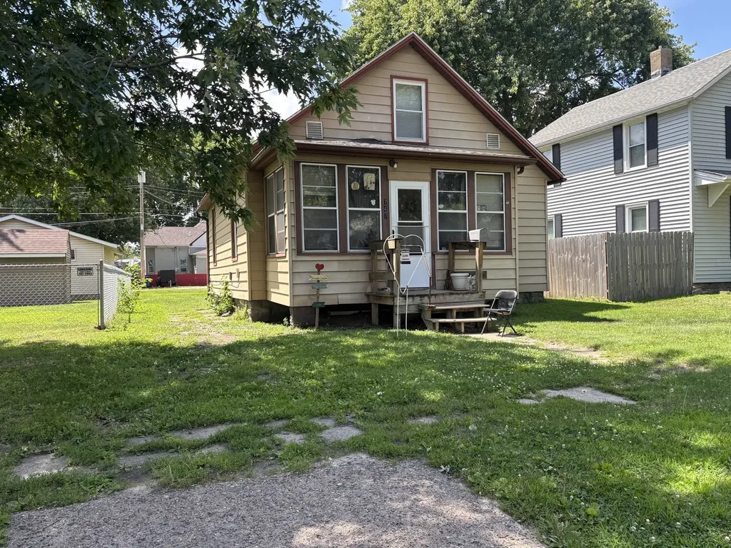 747 20TH Street East Moline IL 61244