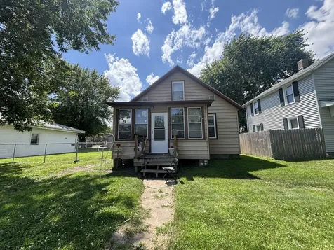 747 20TH Street East Moline IL 61244