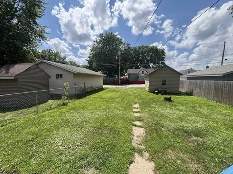 747 20TH Street East Moline IL 61244