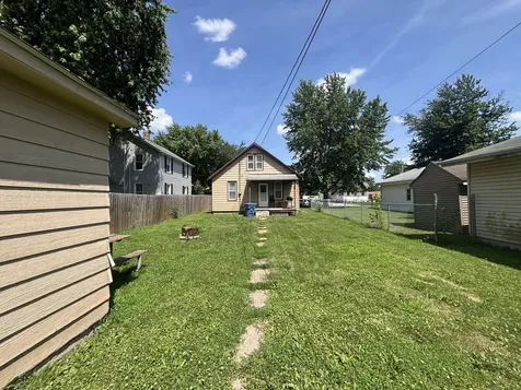 747 20TH Street East Moline IL 61244