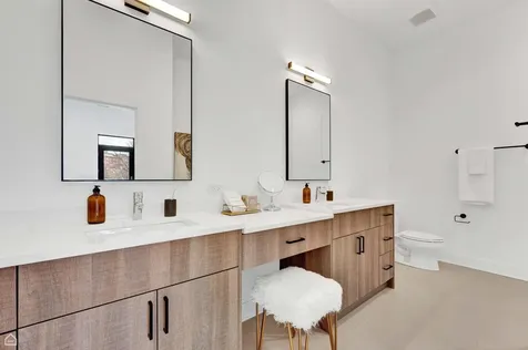 1612 West Hastings Street Chicago IL 60608
