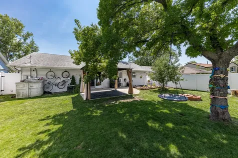 614 Pleasant Place Streamwood IL 60107