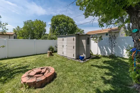 614 Pleasant Place Streamwood IL 60107
