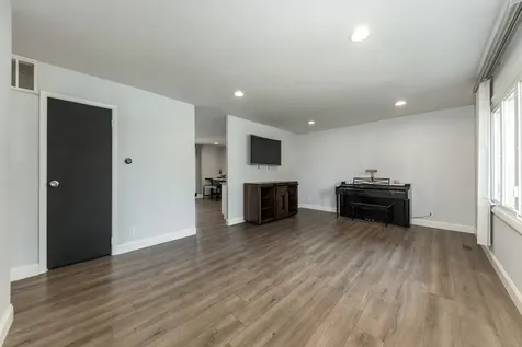614 Pleasant Place Streamwood IL 60107