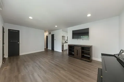 614 Pleasant Place Streamwood IL 60107