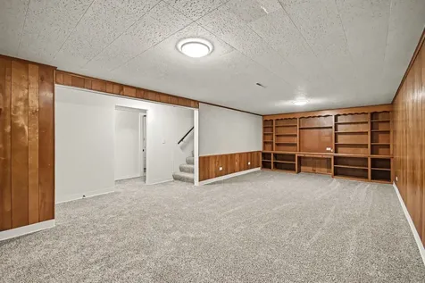 209 Maureen Drive Elgin IL 60123