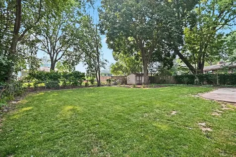 209 Maureen Drive Elgin IL 60123