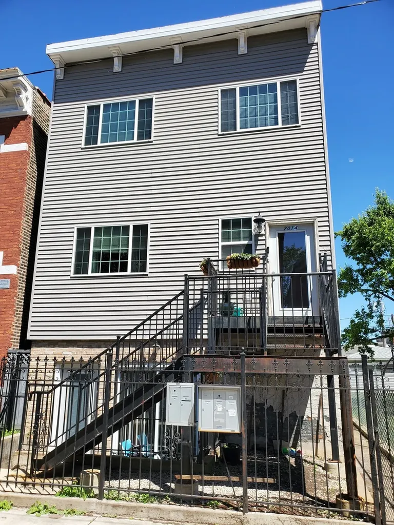 2014 West Superior Street Chicago IL 60622