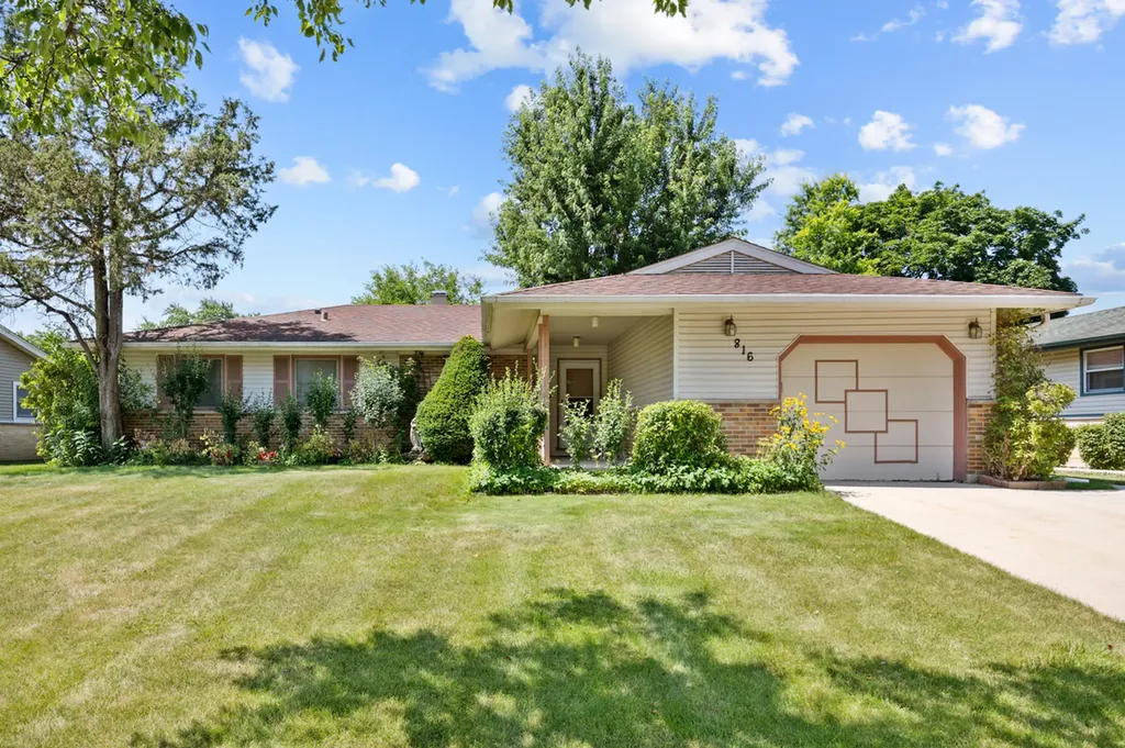 816 Delphia Avenue Elk Grove Village IL 60007