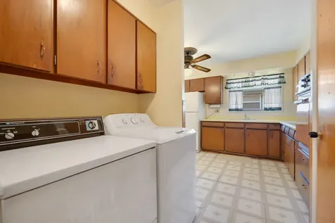 816 Delphia Avenue Elk Grove Village IL 60007