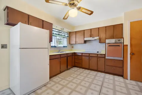816 Delphia Avenue Elk Grove Village IL 60007