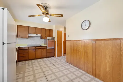 816 Delphia Avenue Elk Grove Village IL 60007