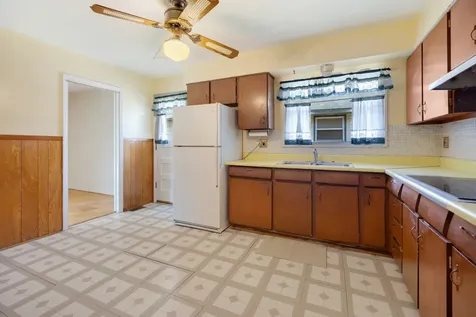 816 Delphia Avenue Elk Grove Village IL 60007
