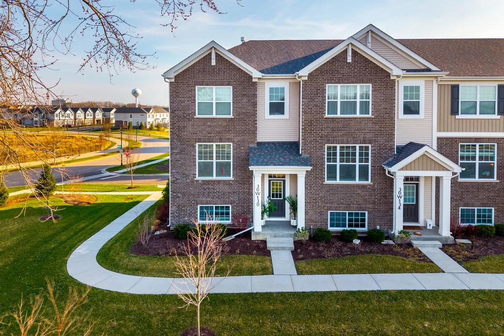30W130 Wheeler Circle Warrenville IL 60563