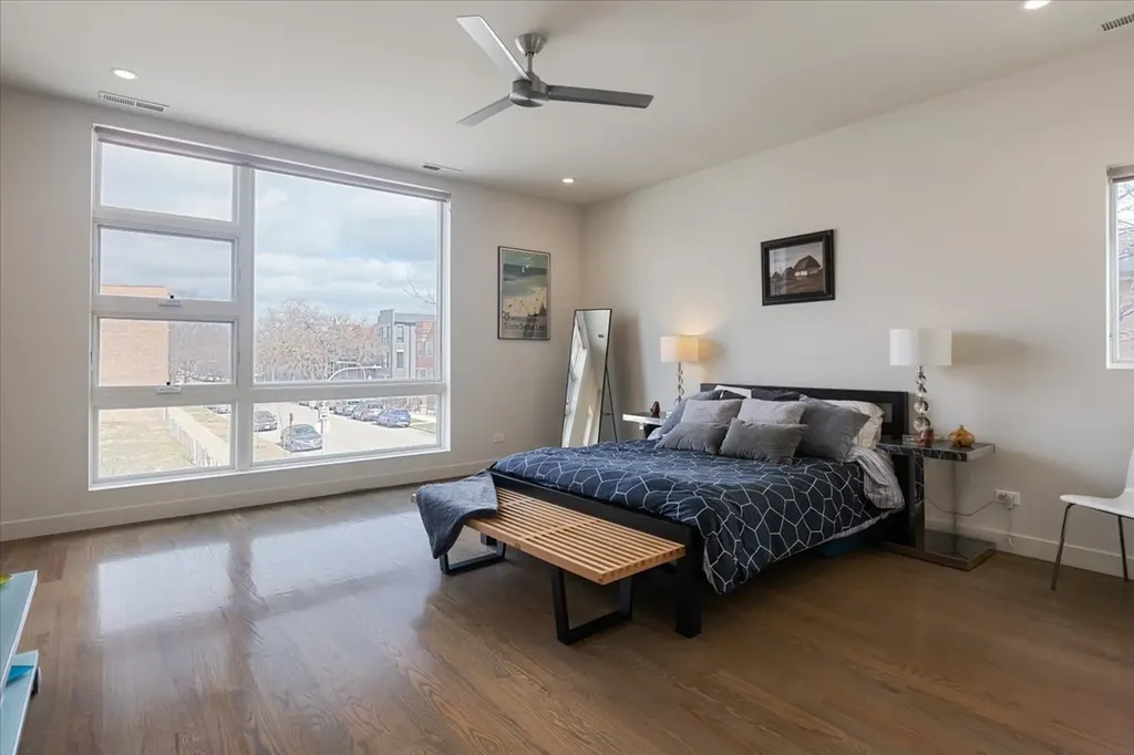 559 East 50th Street Chicago IL 60615