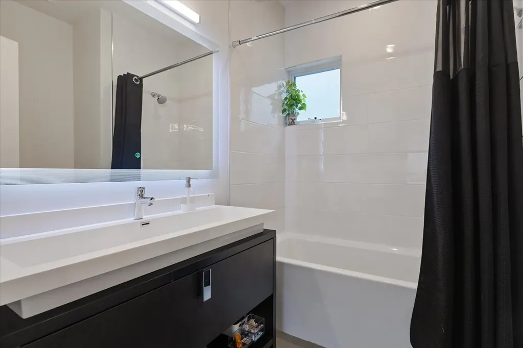 559 East 50th Street Chicago IL 60615