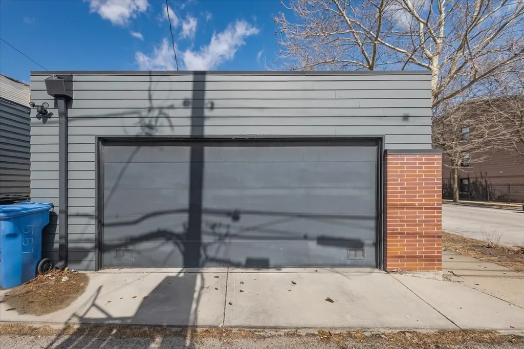 559 East 50th Street Chicago IL 60615