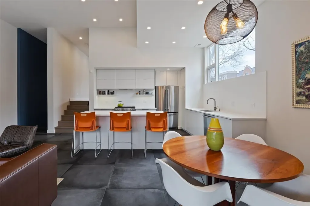 559 East 50th Street Chicago IL 60615