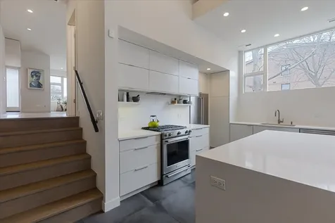 559 East 50th Street Chicago IL 60615