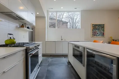 559 East 50th Street Chicago IL 60615