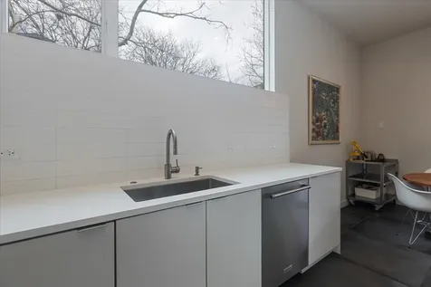 559 East 50th Street Chicago IL 60615