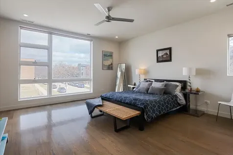 559 East 50th Street Chicago IL 60615