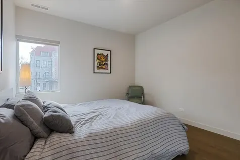 559 East 50th Street Chicago IL 60615