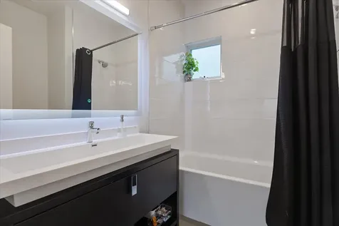 559 East 50th Street Chicago IL 60615