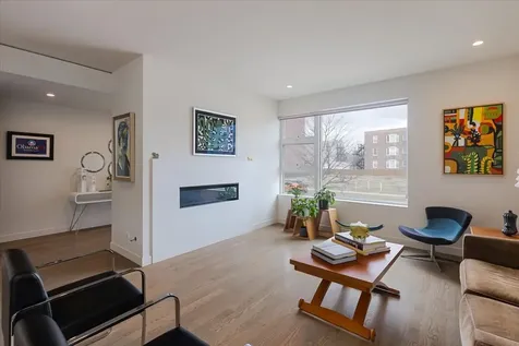 559 East 50th Street Chicago IL 60615