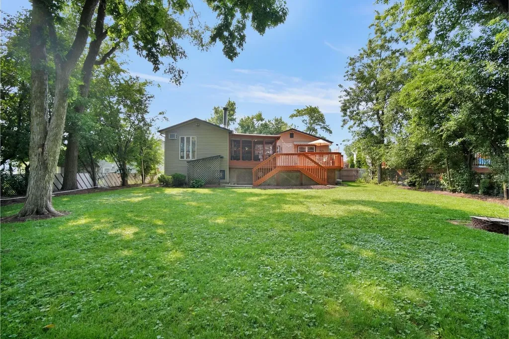2538 Willow Avenue Woodridge IL 60517