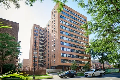 6118 North Sheridan Road Chicago IL 60660