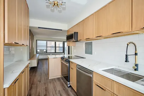 6118 North Sheridan Road Chicago IL 60660