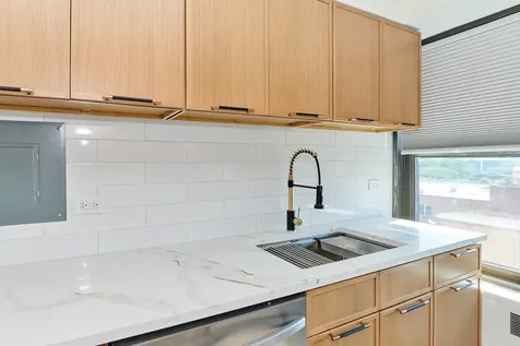 6118 North Sheridan Road Chicago IL 60660
