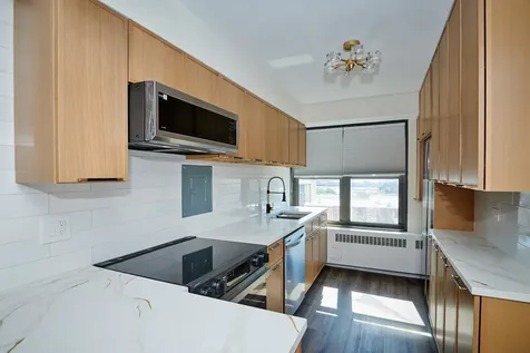 6118 North Sheridan Road Chicago IL 60660