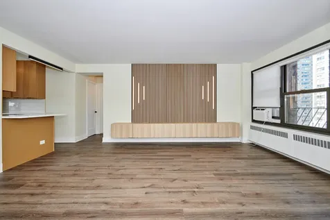 6118 North Sheridan Road Chicago IL 60660