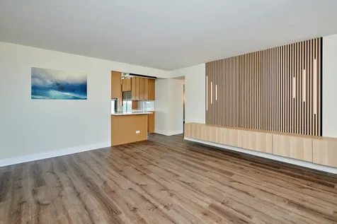 6118 North Sheridan Road Chicago IL 60660